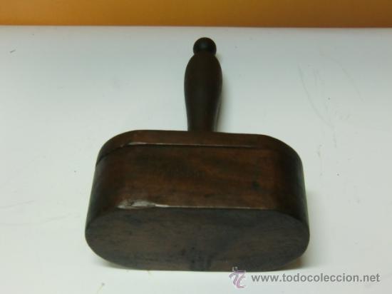 Antig&uuml;edades: Pieza de madera con mango y su caja - Foto 3