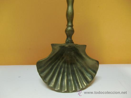 Antig&uuml;edades: Pala de brasero antigua de bronce - Foto 2