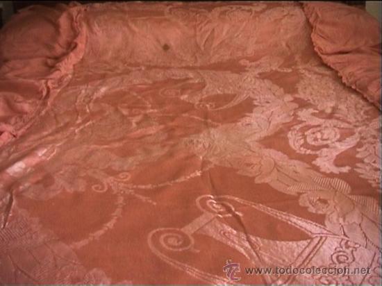 Antig&uuml;edades: COLCHA ROJA PARA CAMA DE 80CM - Foto 3