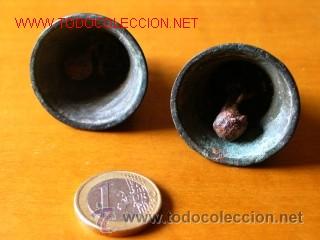 Antig&uuml;edades: PAREJA DE CAMPANITAS ANTIGUAS DE BRONCE - Foto 2