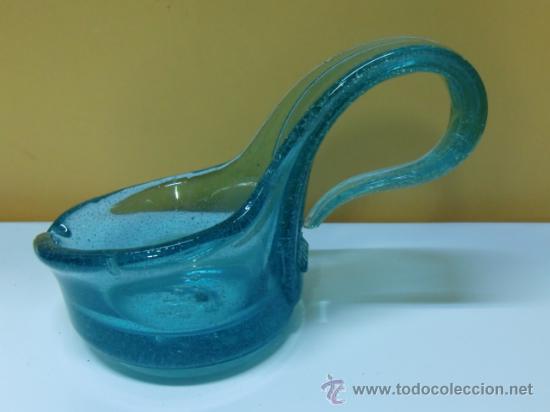 Antig&uuml;edades: Pieza de cristal soplado verde, con asa - Foto 3