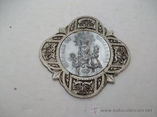 Antig&uuml;edades: VIRGEN DE COVADONGA  - Placa con Medalla - Foto 2