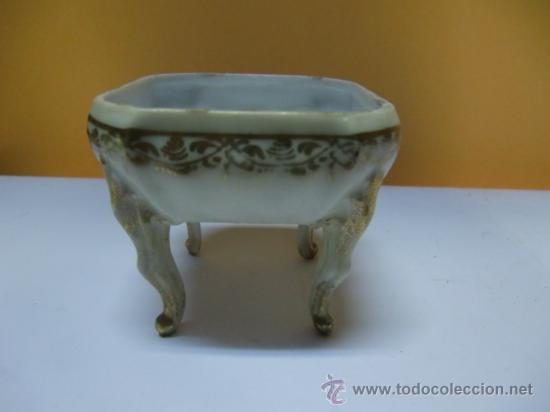 Antig&uuml;edades: Porcelana peque&ntilde;a antigua - Foto 1