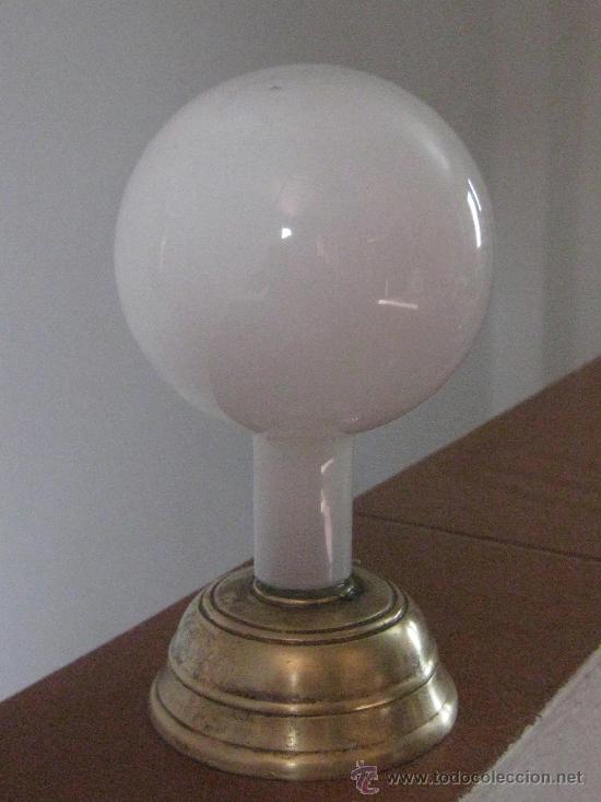 Oggetti Antichi: BOLA DE CRISTAL BLANCA MONTADA SOBRE BASE DE BRONCE