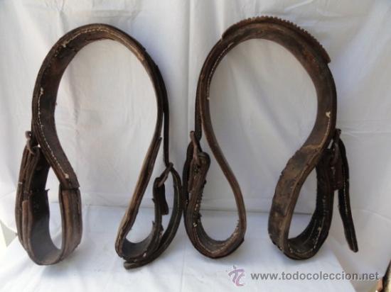 Antig&uuml;edades: PAREJA DE ENGANCHES PARA CABALLOS. - Foto 1