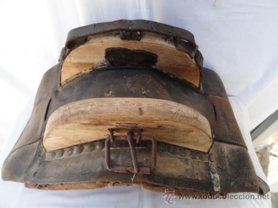 Antig&uuml;edades: ANTIGUA PROTECCION O PIEZA DE CARGA PARA MULA. - Foto 2
