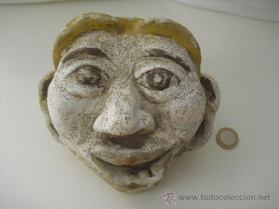Antig&uuml;edades: Curiosa cabeza o busto. Desconozco el material. Pesa 2 kilos.Mide 16 x 16 cm. .
