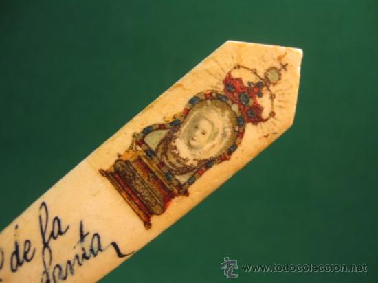 Antiquit&auml;ten: ANTIGUA PLUMA EN HUESO RECUERDO DE LA CUEVA SANTA, CON MINIATURA DE VISTAS, PP.SG.XX.