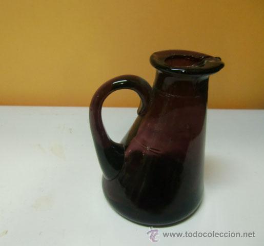 Antig&uuml;edades: Jarrita de cristal, irregular. Parece aceitera - Foto 3