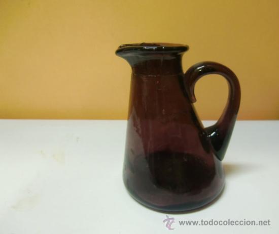 Antig&uuml;edades: Jarrita de cristal, irregular. Parece aceitera - Foto 1