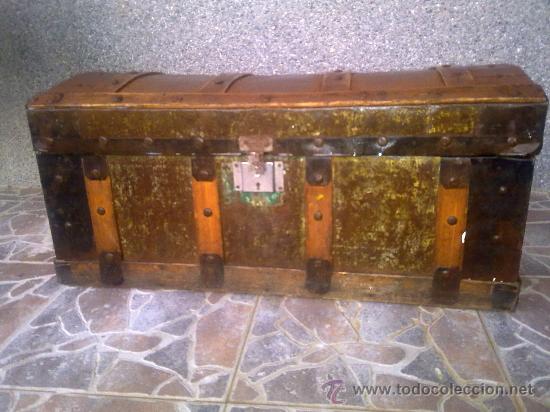Antig&uuml;edades: antiguo baul en madera y chapa - Foto 1