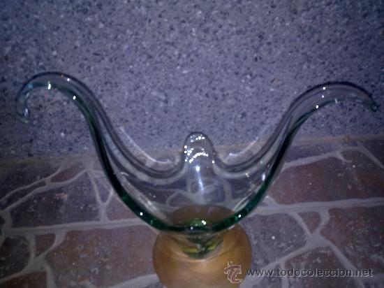 Antig&uuml;edades: precioso centro de mesa en cristal con pie de madera. - Foto 2
