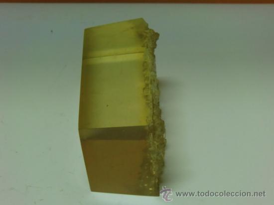 Antig&uuml;edades: Pieza rectangular de pl&aacute;stico que en relieve representa una taberna y gente holandesa - Foto 7