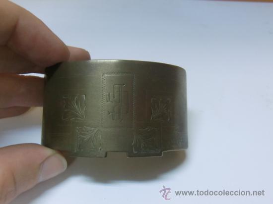 Antig&uuml;edades: Servilletero metal repujado - Foto 1