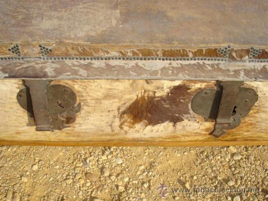Antig&uuml;edades: arcon de madera y piel de vaca - Foto 4