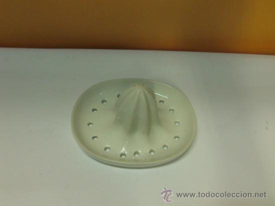 Antig&uuml;edades: Exprimidor de naranjas de porcelana - Foto 2
