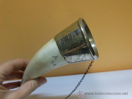 Antig&uuml;edades: Cuerno de asta de buey rematado en metal - Foto 2