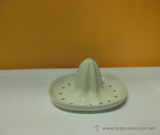 Antig&uuml;edades: Exprimidor de naranjas de porcelana - Foto 1