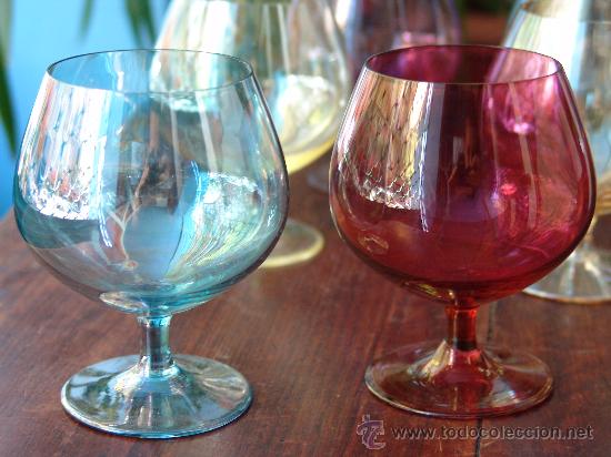 Antig&uuml;edades: 5 COPAS CO&Ntilde;AC DE CRISTAL DE COLORES - Foto 2