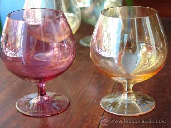 Antig&uuml;edades: 5 COPAS CO&Ntilde;AC DE CRISTAL DE COLORES - Foto 3