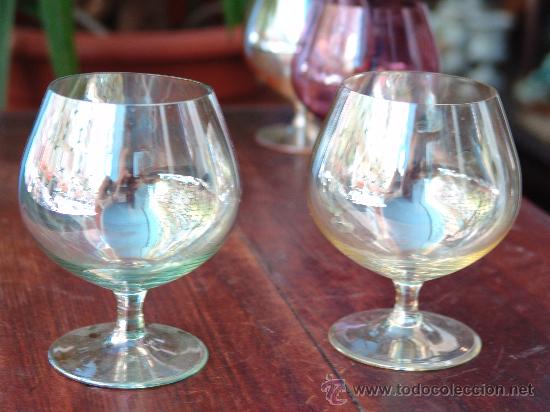 Antig&uuml;edades: 5 COPAS CO&Ntilde;AC DE CRISTAL DE COLORES - Foto 4