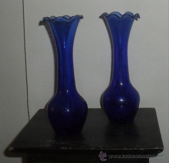 Antig&uuml;edades: 2 jarrones vidrio soplado azul - Foto 1