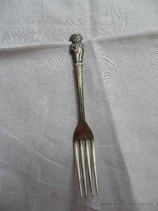 Antig&uuml;edades: TENEDOR CON FIGURA DE NI&Ntilde;O - Foto 1