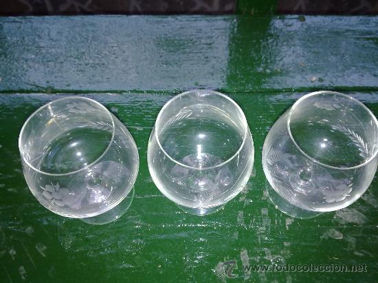 Antig&uuml;edades: antiguas 3 copas de co&ntilde;ac, talladas. - Foto 2