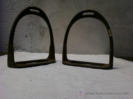 Antig&uuml;edades: PAREJA DE ESTRIBOS - Foto 1