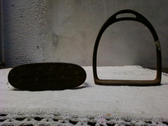 Antig&uuml;edades: PAREJA DE ESTRIBOS - Foto 2