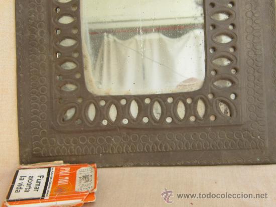 Antig&uuml;edades: ESPEJO CON MARCO DE LATON - Foto 2