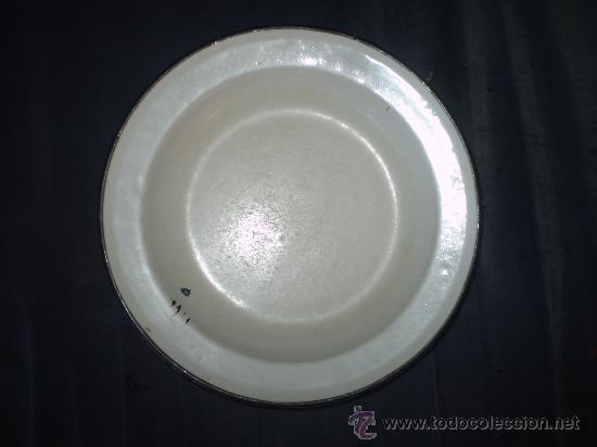 Antig&uuml;edades: PLATO DE HIERRO VIDRIADO - Foto 1