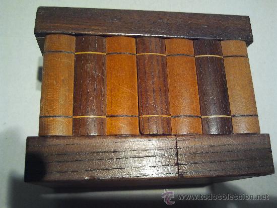 Antig&uuml;edades: Caja de marqueter&iacute;a simulando libros, con caj&oacute;n secreto. - Foto 2