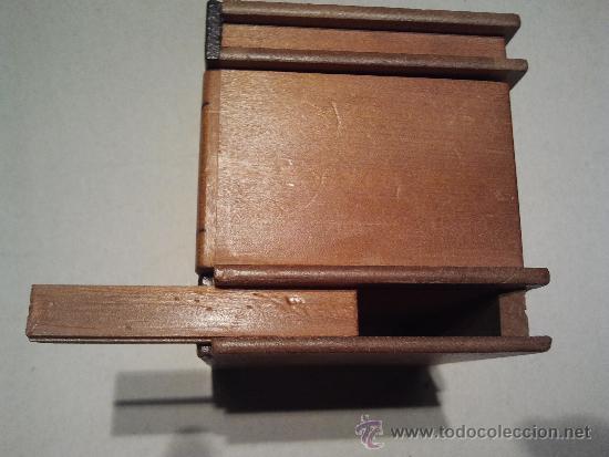 Antig&uuml;edades: Caja de marqueter&iacute;a simulando libros, con caj&oacute;n secreto. - Foto 3