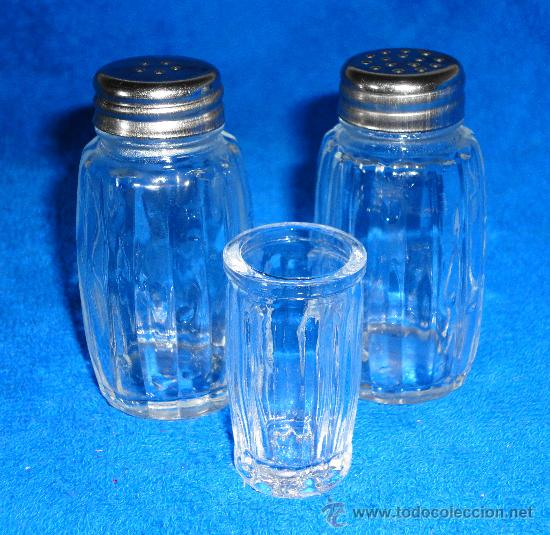 Antig&uuml;edades: JUEGO DE SALERO, PIMENTERO Y PALILLERO. CRISTAL FACETADO. MEDIADOS S. XX