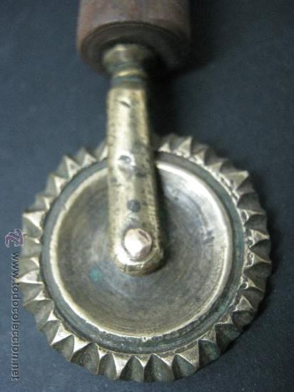 Antig&uuml;edades: antigua rulina de bronce s.XIX - Foto 1