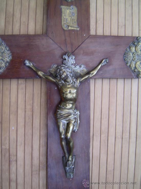 Antig&uuml;edades: CRUCIFIJO ANTIGUO DE BRONCE Y MADERA - Foto 1