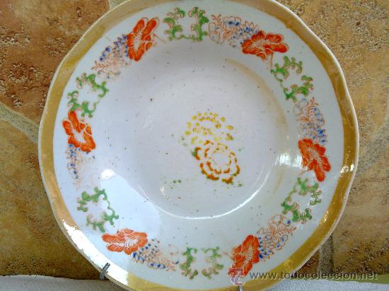 Antig&uuml;edades: antiguo plato chino, con efecto anacarado. - Foto 1
