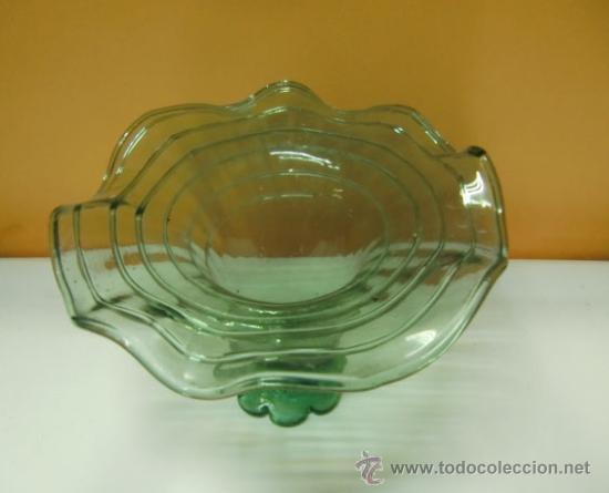Antig&uuml;edades: Florero de cristal verde - Foto 2