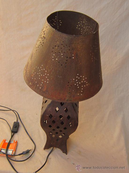 Antig&uuml;edades: LAMPARA DE MESA  EN METAL - Foto 3