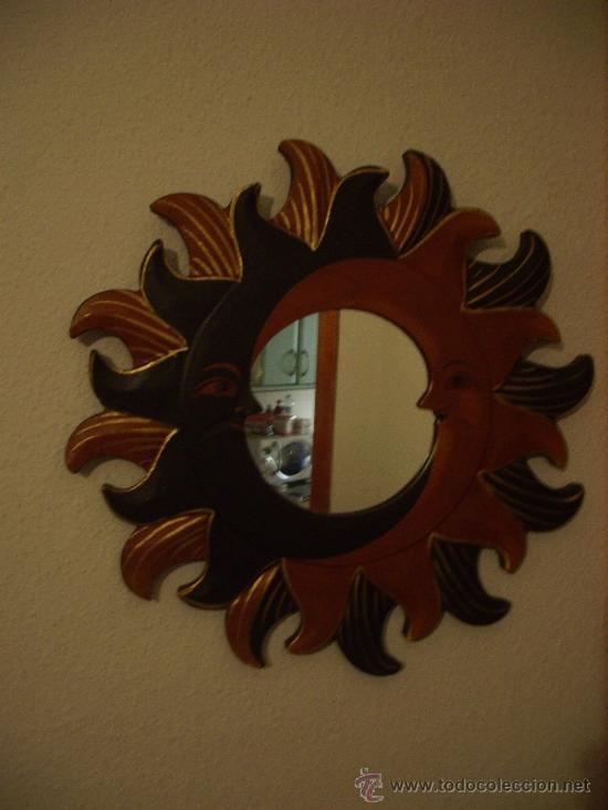 Antig&uuml;edades: ESPEJO DECORATIVO CON FORMA DE SOL - Foto 1