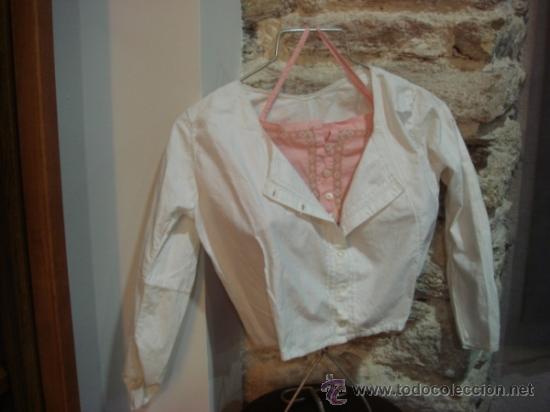 Antig&uuml;edades: ANTIGUO CORPI&Ntilde;O DE ALGOD&Oacute;N ROSA, BORDADO A MANO - Foto 1