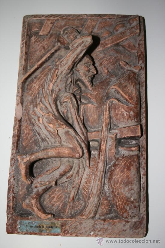 Antig&uuml;edades: El Quijote.Antiguo relive en cer&aacute;mica. 29 x 17 cms.