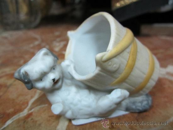 Antig&uuml;edades: Antiguo Palillero de Biscuit con forma de Perro - Foto 1