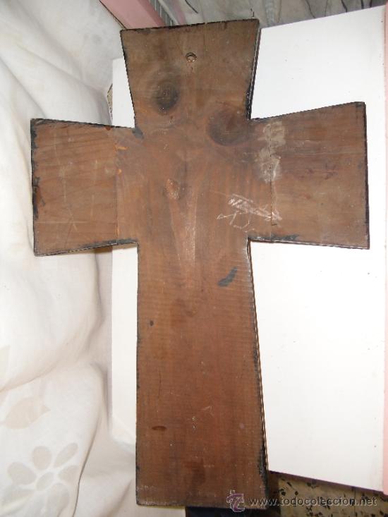 Antig&uuml;edades: Antiguo y robusto cricifijo de madera. - Foto 4