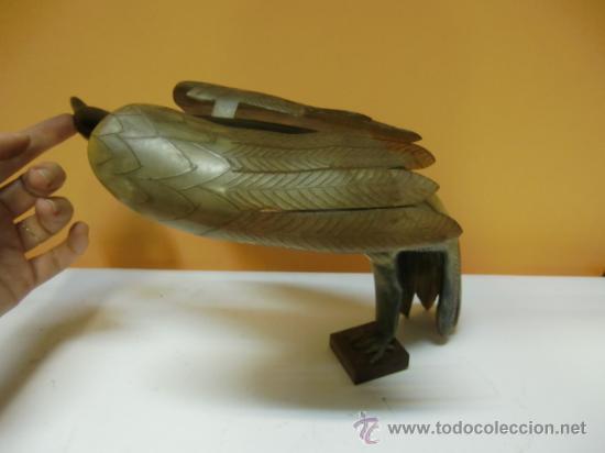 Antig&uuml;edades: Asta de toro tallada, forma de pato - Foto 3