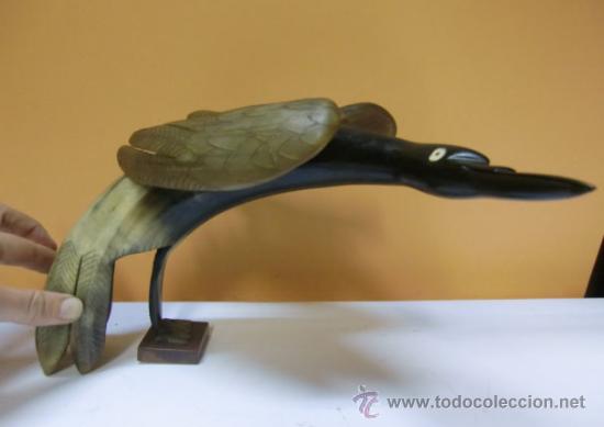 Antig&uuml;edades: Asta de toro tallada, forma de pato - Foto 1