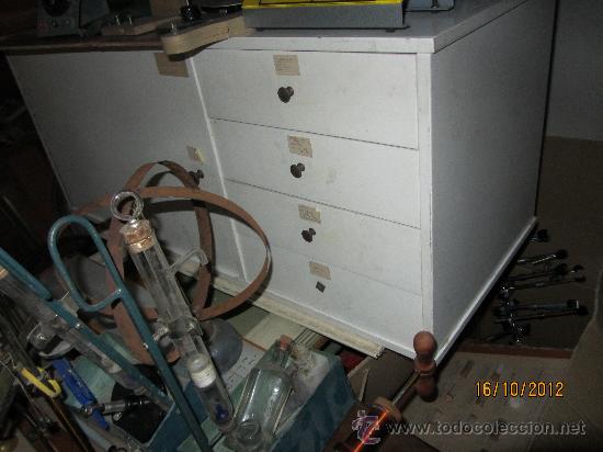 Antig&uuml;edades: Antiguo armario de laboratorio. - Foto 1