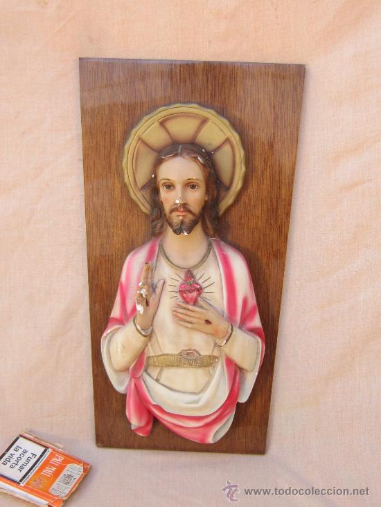 Antig&uuml;edades: CORAZON DE JESUS, ESCAYOLA SOBRE MADERA - Foto 1