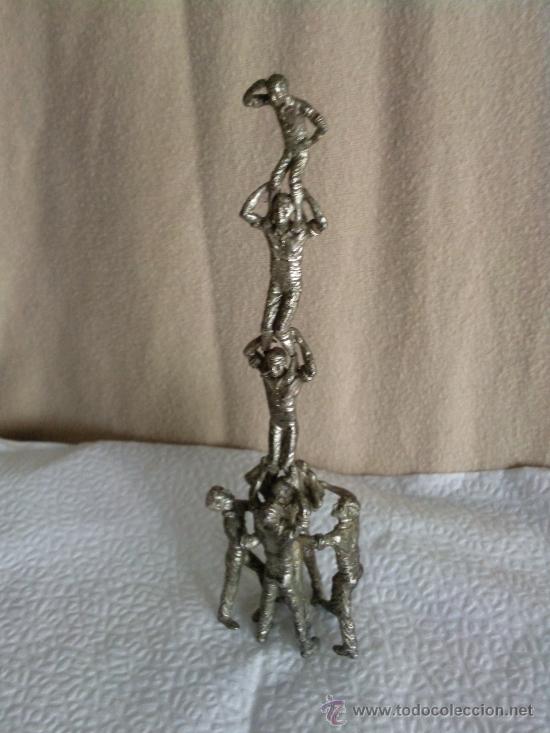 Oggetti Antichi: Escultura de grupo de Castellets realizada en metal.creo que esta&ntilde;o.mide 13.50 cms